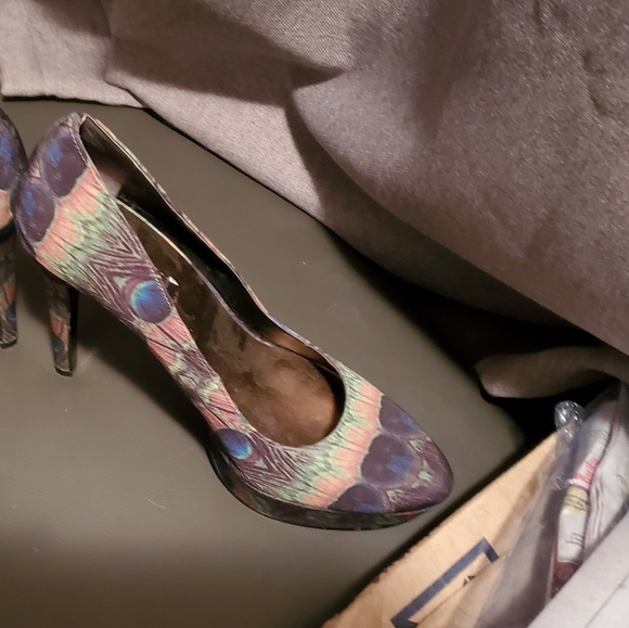 Shoes - Picture 3 of 3